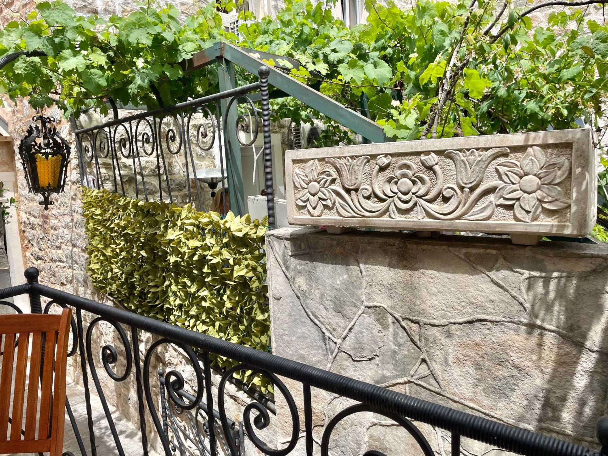 Apartamento Old Town House With Private Garden Budva Exterior foto