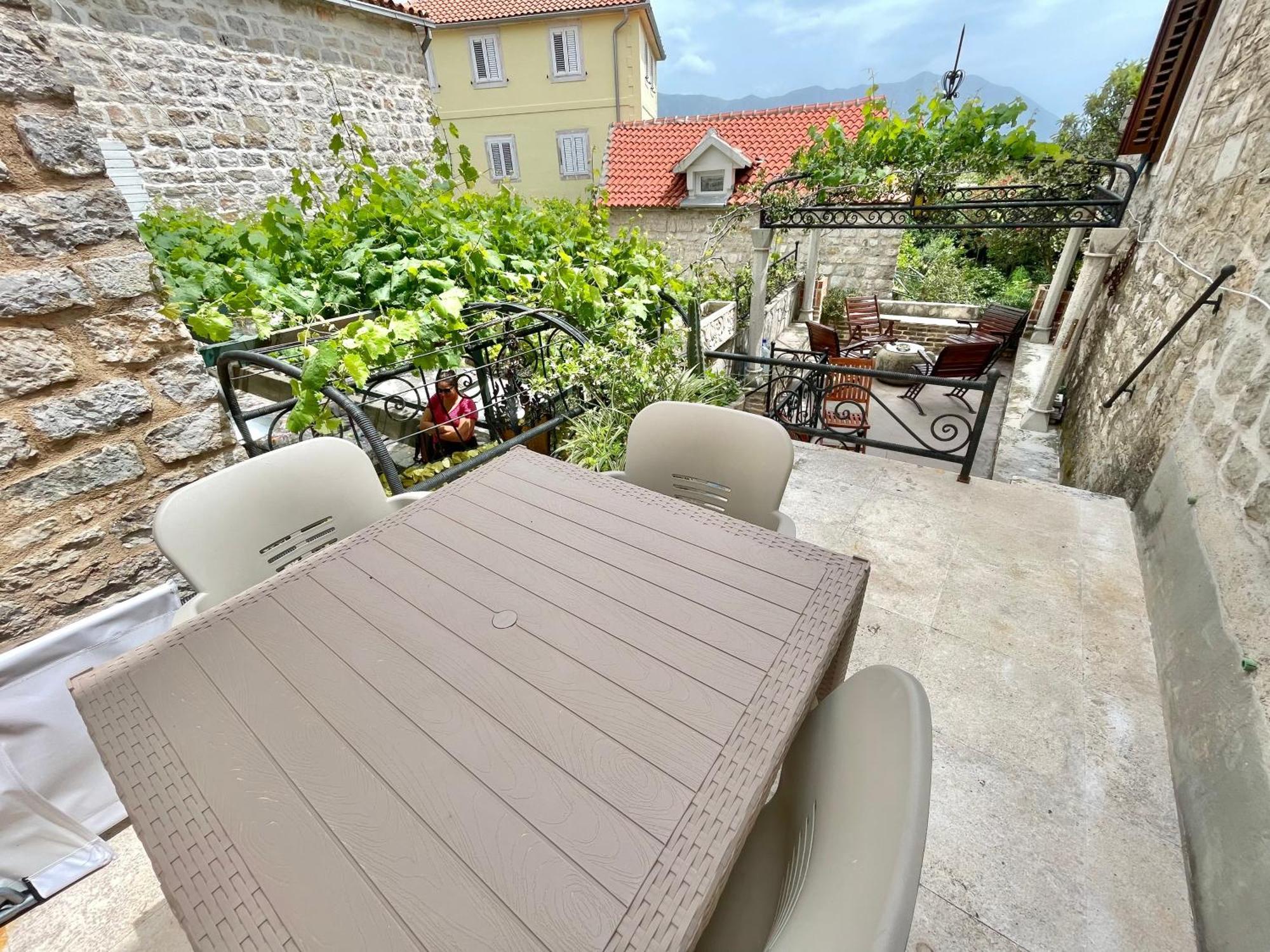 Apartamento Old Town House With Private Garden Budva Exterior foto