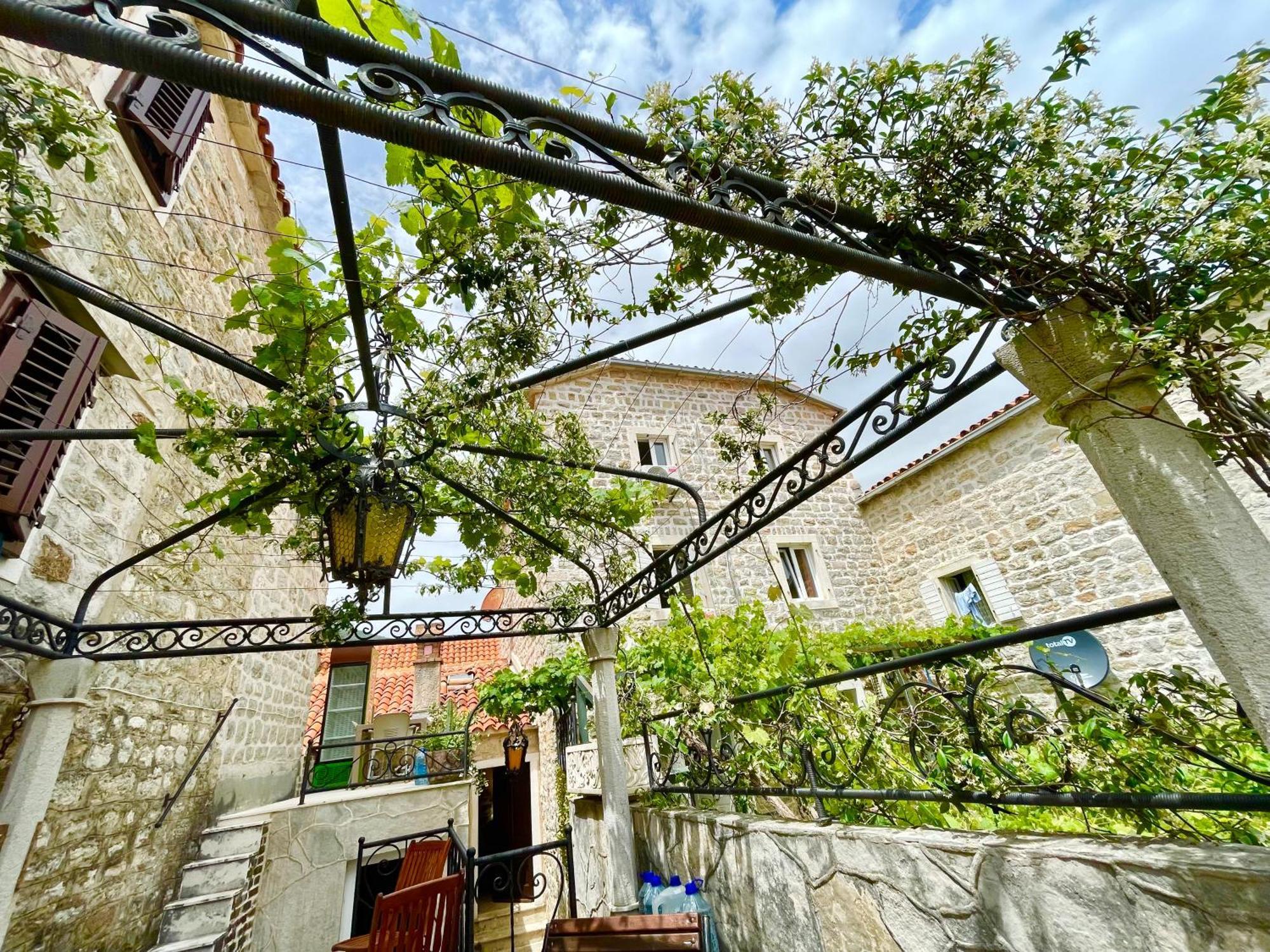 Apartamento Old Town House With Private Garden Budva Exterior foto
