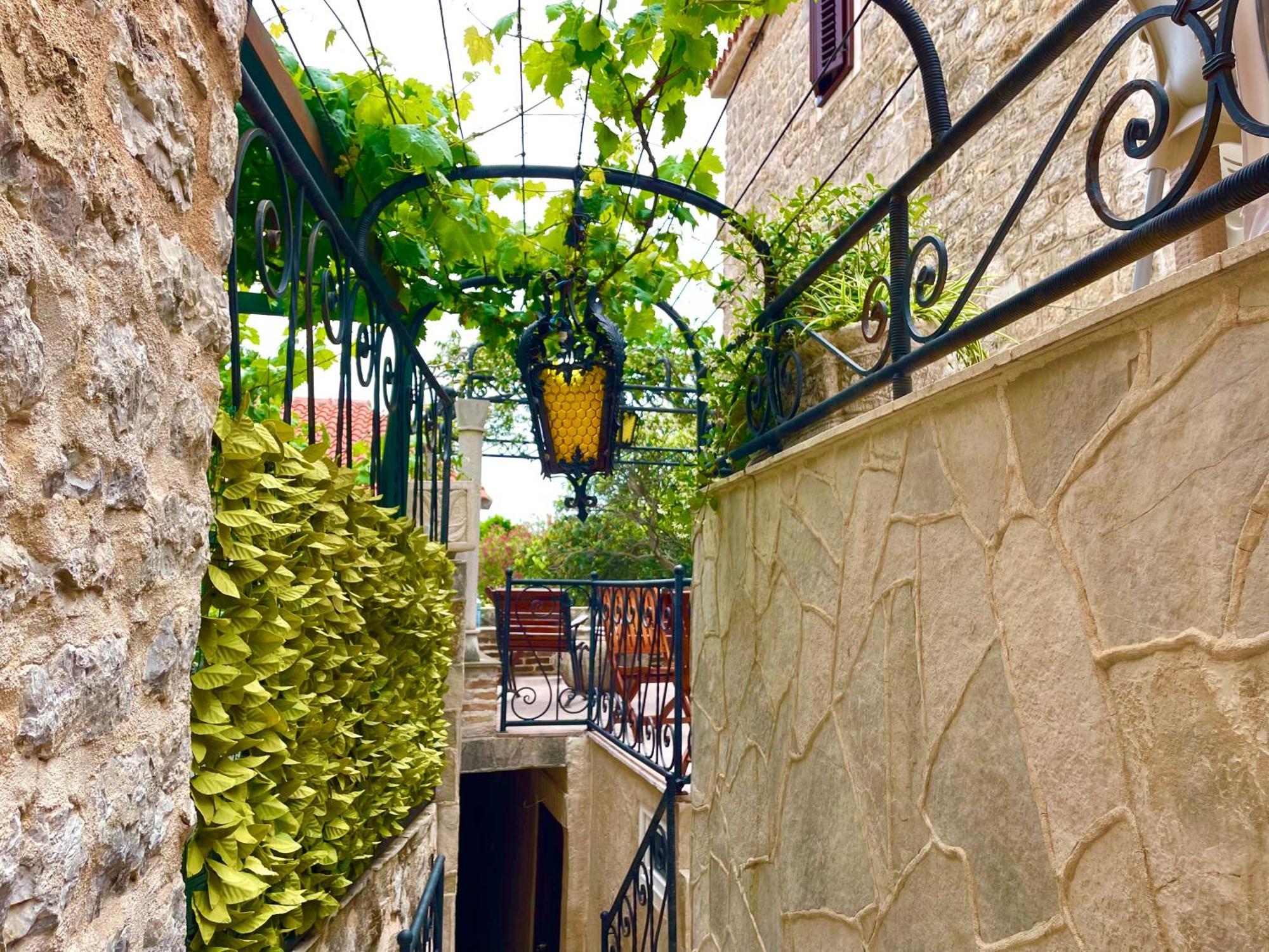 Apartamento Old Town House With Private Garden Budva Exterior foto